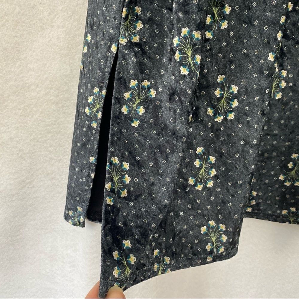 Knot Sisters Patsy Velvet Floral Dress - Picture 7 of 10